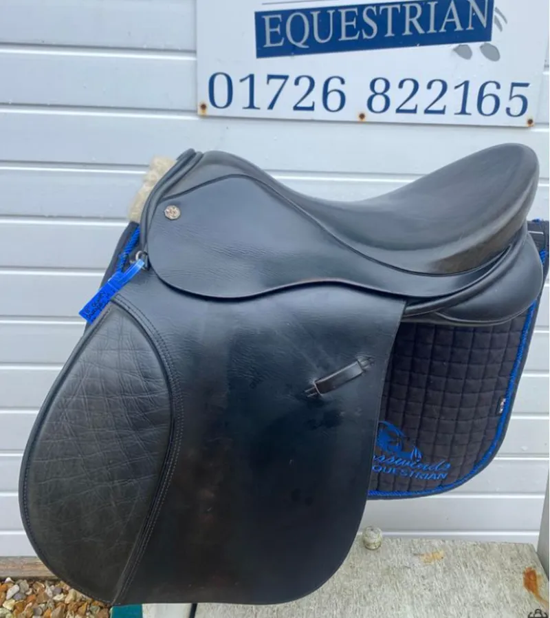 18 Olney Saddlery GP Jump Saddle Black Medium-2