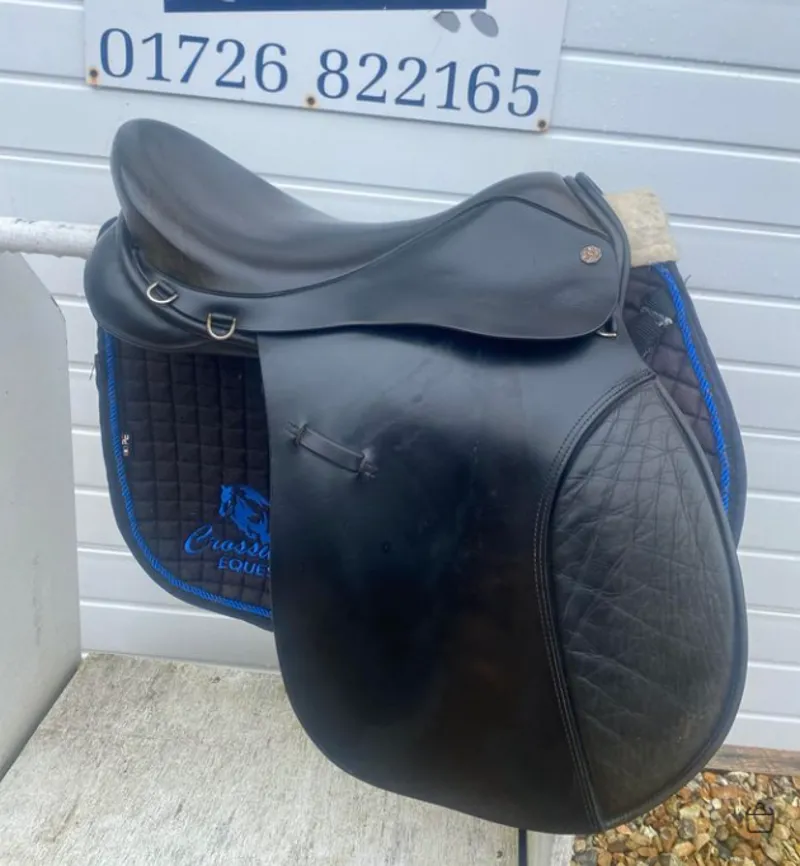 18 Olney Saddlery GP Jump Saddle Black Medium