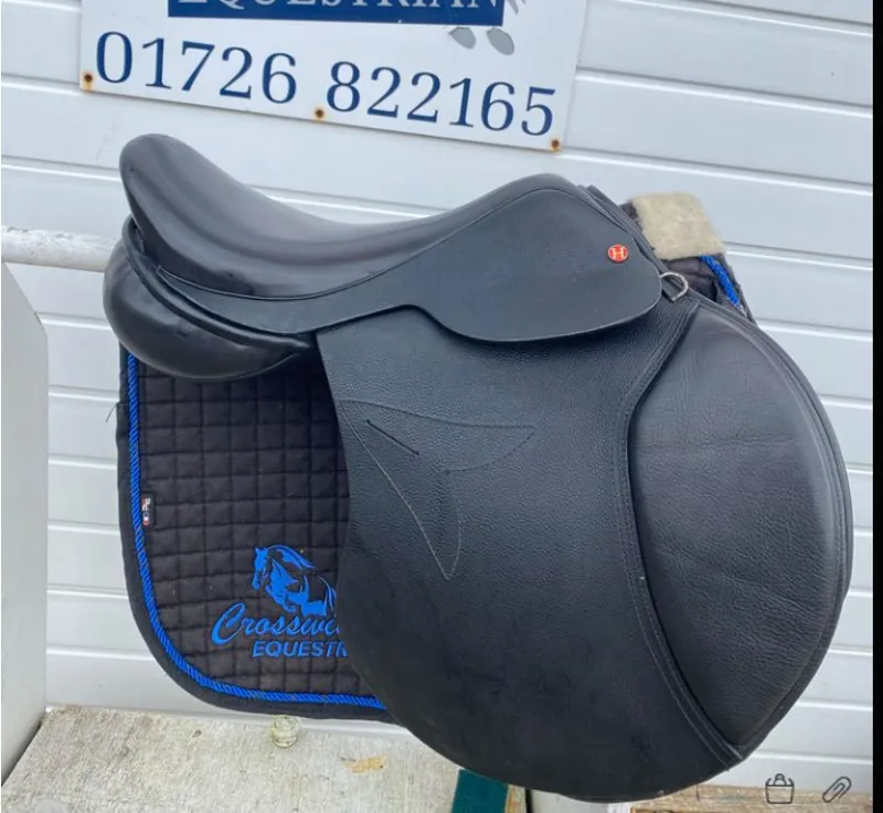 17 Hilton Jump Saddle Medium Wide Black
